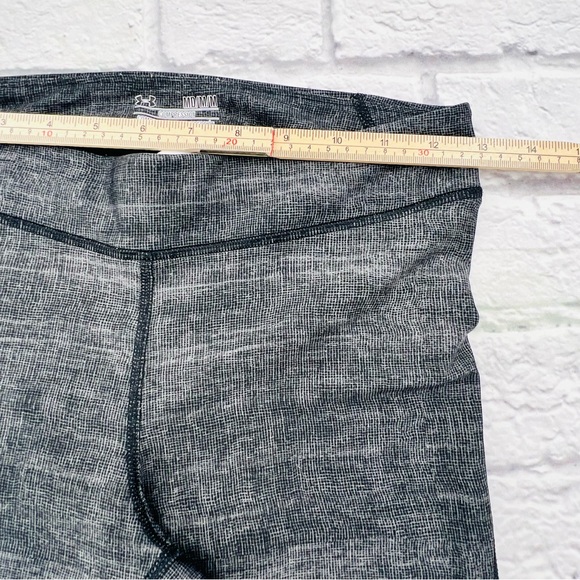 Under Armour Compression Heat Gear Crop Leggings Medium Grey Yoga Athletis Casua - Picture 6 of 9